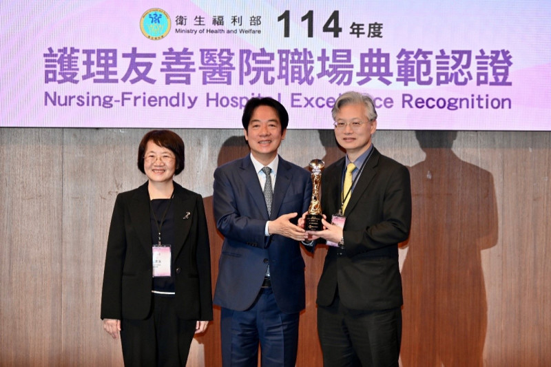 中榮護理革命奪典範獎 留任率95％、年薪百萬揭關鍵