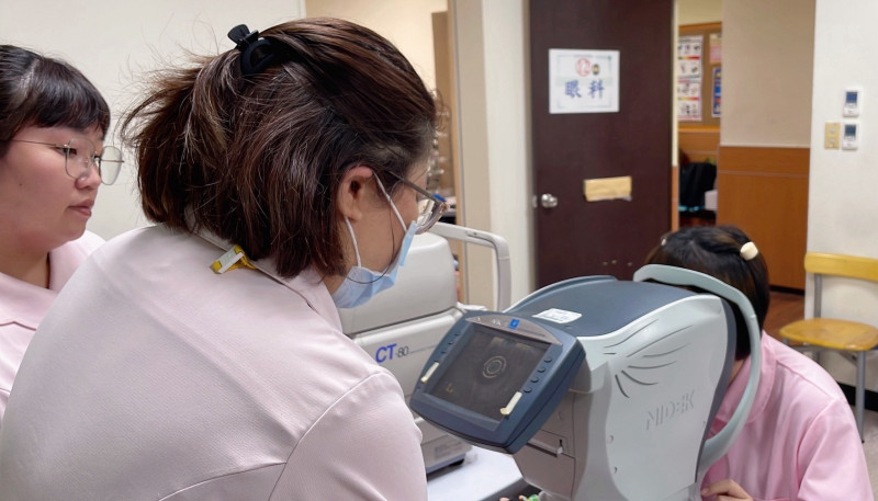 衛福部新營醫院週一開設「學童視力專診」 專人協助更貼心