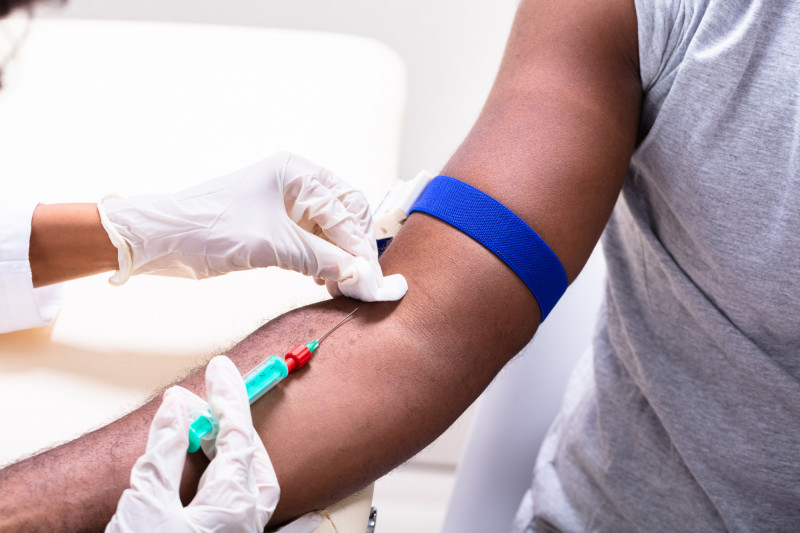 血脂失控恐釀中風 醫：失能難回職場  風險最高增14倍