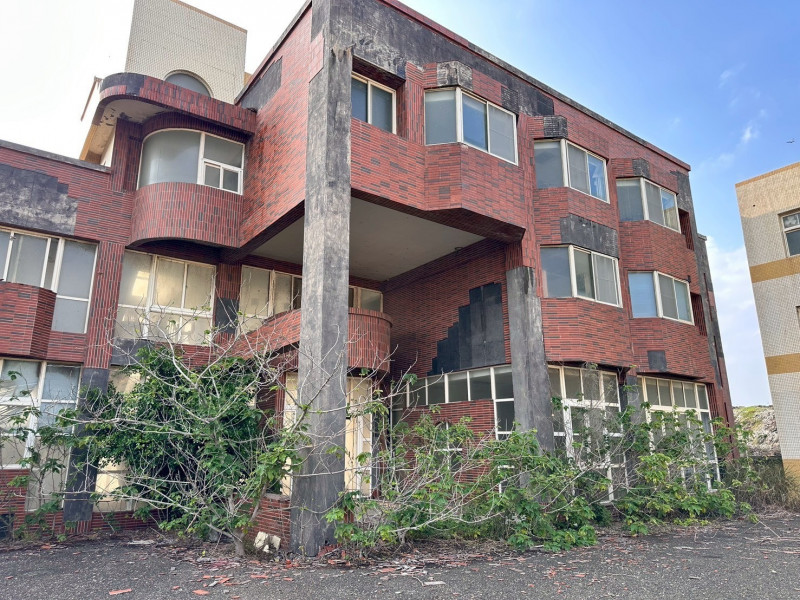 台西水試所舊宿舍閒置逾20年 劉建國促活化長照據點