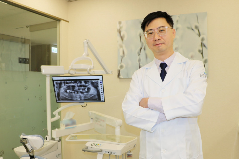 聯新國際醫院牙科醫師吳欣哲提醒民眾不可輕忽牙周病。(圖由聯新醫院提供) 聯新國際醫院牙科醫師吳欣哲提醒民眾不可輕忽牙周病。(圖由聯新醫院提供)