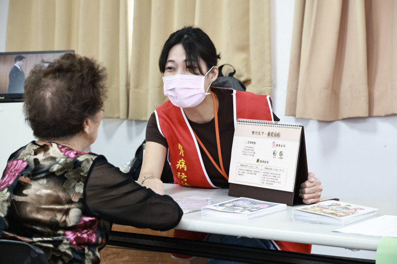 基隆長庚醫院參與衛生福利部「健康台灣」政策,4月10日於中正區平寮里民中心舉辦「健康台灣深耕社區活動」,頗受阿公阿嬤肯定。(基隆市政府提供) 基隆長庚醫院參與衛生福利部「健康台灣」政策,4月10日於中正區平寮里民中心舉辦「健康台灣深耕社區活動」,頗受阿公阿嬤肯定。(基隆市政府提供)