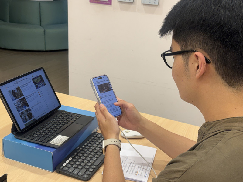 久坐滑手機滑到腿麻又痛 醫 ：恐是神經壓迫 應及早評估