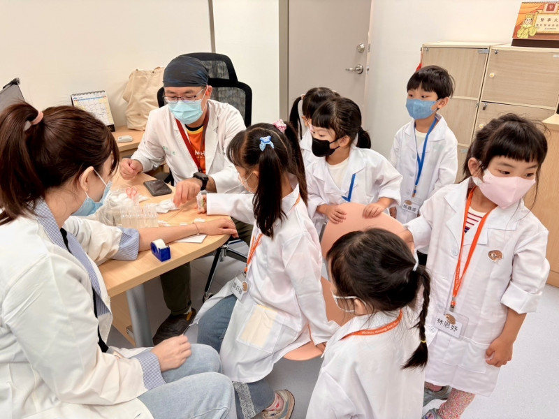 市立鳳山醫院推親子健康教育 透過遊戲培養兒童健康