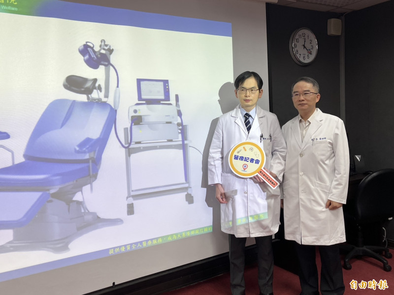 衛福部基隆引進重複性經顱性刺激儀器,刺激大腦神經、加速功能恢復。(記者盧賢秀攝) 衛福部基隆引進重複性經顱性刺激儀器,刺激大腦神經、加速功能恢復。(記者盧賢秀攝)