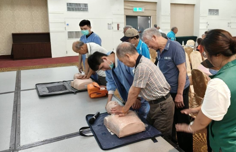 強化搶命黃金4分鐘 衛福部新營醫院推廣「社區急救棒球隊」