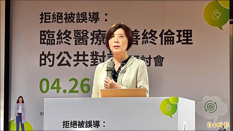 ▲台灣安寧緩和醫學學會理事長程劭儀強調,斷食不會帶來善終,也已經不是「自然死」。(記者林志怡攝) ▲台灣安寧緩和醫學學會理事長程劭儀強調,斷食不會帶來善終,也已經不是「自然死」。(記者林志怡攝)