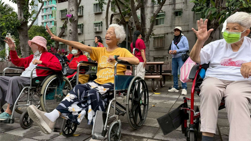 弘道長者肌力支持計畫 日常運動守護高齡行動力