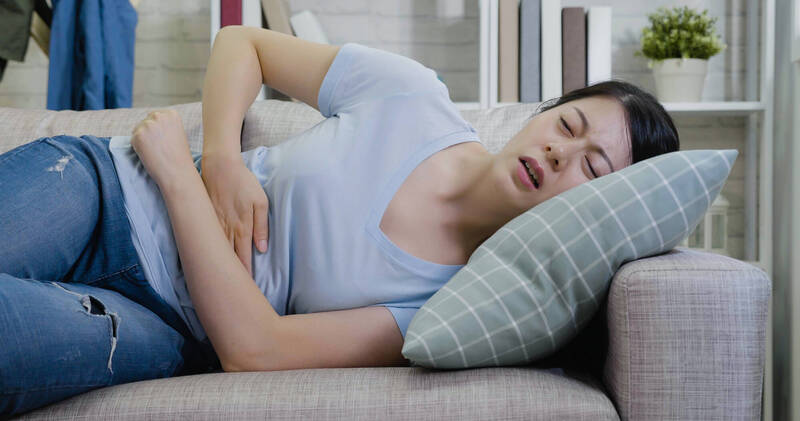 婦產專科醫師林偉力表示,真正影響子宮肌瘤症狀與治療方式的,往往不是大小,而是「肌瘤生長的位置」。示意圖,圖中人物與新聞無關。(圖取自shutterstock) 婦產專科醫師林偉力表示,真正影響子宮肌瘤症狀與治療方式的,往往不是大小,而是「肌瘤生長的位置」。示意圖,圖中人物與新聞無關。(圖取自shutterstock)