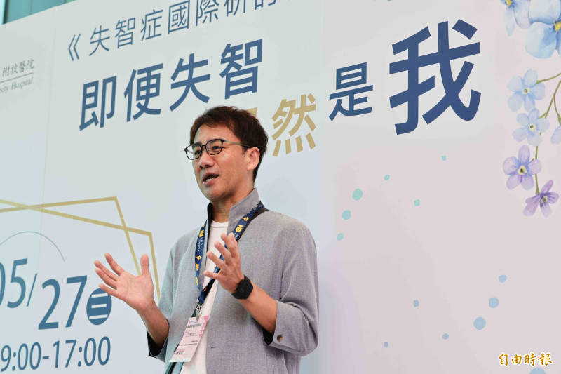 丹野智文分享自己透過不斷學習及練習,努力成為正常生活的人。(記者蔡淑媛攝) 丹野智文分享自己透過不斷學習及練習,努力成為正常生活的人。(記者蔡淑媛攝)