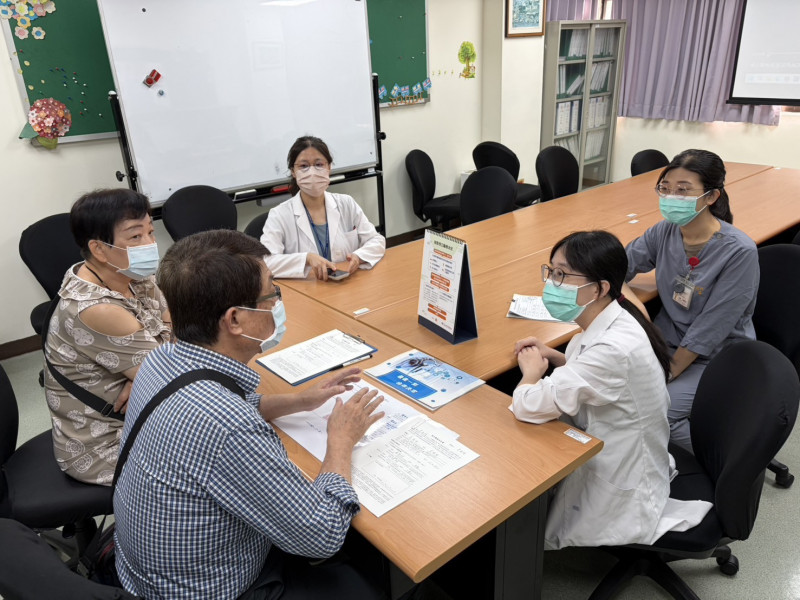 中榮嘉義分院提醒,預約一場「預立醫療照護諮商(ACP)」,是與家人共同思考生命善終的重要開始。(中榮嘉義分院提供) 中榮嘉義分院提醒,預約一場「預立醫療照護諮商(ACP)」,是與家人共同思考生命善終的重要開始。(中榮嘉義分院提供)
