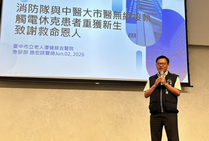 消防局第三救災救護大隊大隊長詹仁傑表示,為提升重症患者存活率,今年持續強化到院前緊急救護量能。(中市醫提供) 消防局第三救災救護大隊大隊長詹仁傑表示,為提升重症患者存活率,今年持續強化到院前緊急救護量能。(中市醫提供)