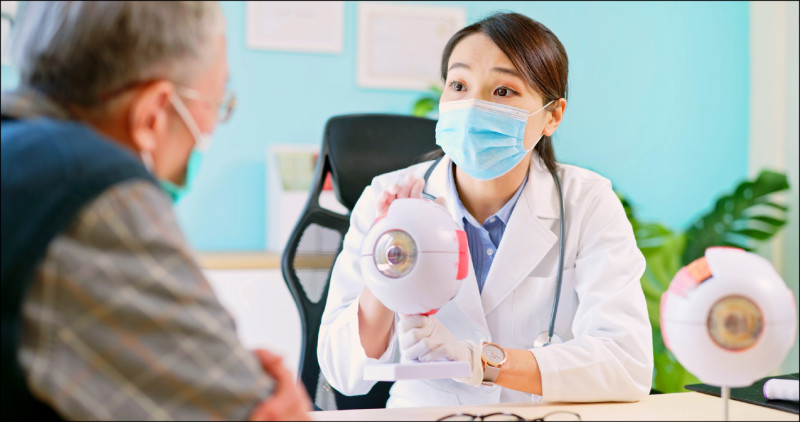 解開抗狼瘡與眼病變兩難 成大醫：「年齡」是精準用藥關鍵