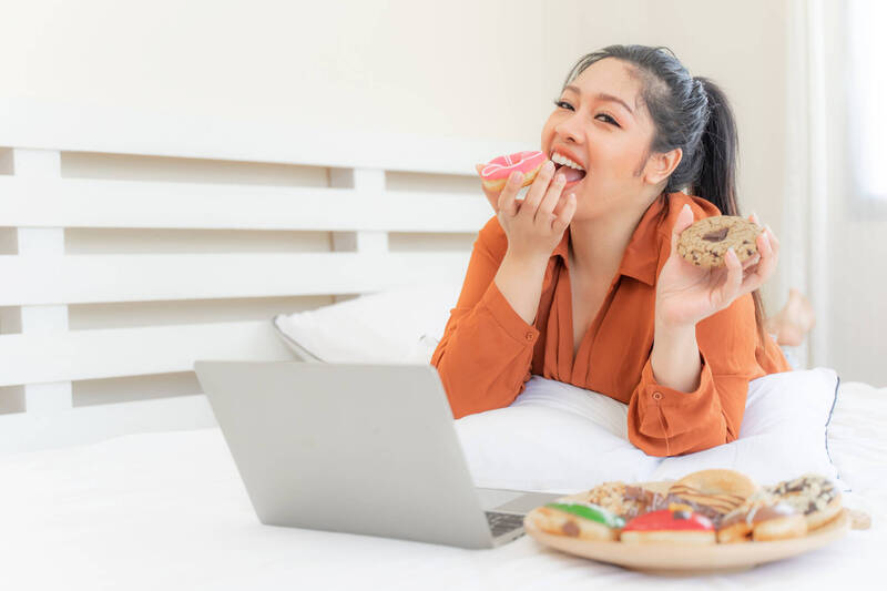 食農專家韋恩表示,東西吃不停未必是嘴饞,研究指出,長期攝取過多1款脂肪,恐會影響大腦飽足感機制;情境照。情境照。(圖取自freepik) 食農專家韋恩表示,東西吃不停未必是嘴饞,研究指出,長期攝取過多1款脂肪,恐會影響大腦飽足感機制;情境照。情境照。(圖取自freepik)