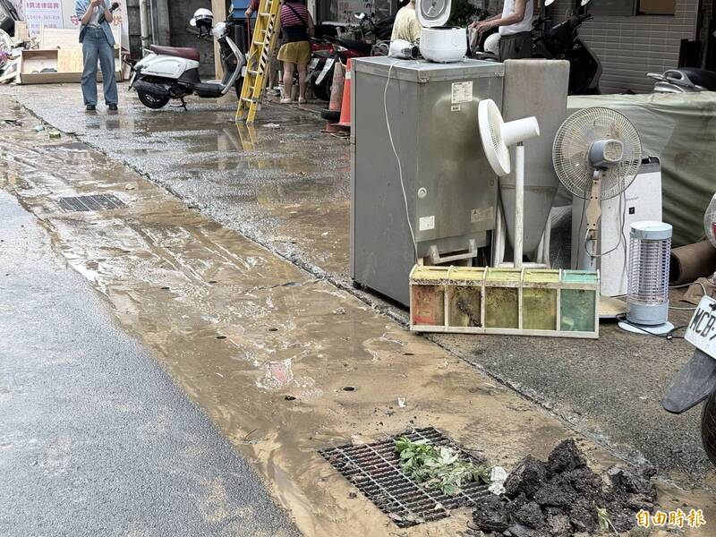 25日內湖部分地區出現局部短暫積水情形。(資料照、記者蔡愷恆攝) 25日內湖部分地區出現局部短暫積水情形。(資料照、記者蔡愷恆攝)