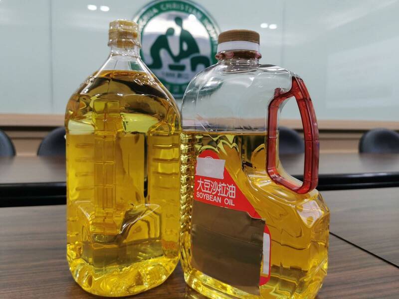沙拉油爆致癌物超標,民眾要小心。大豆沙拉油示意圖。(資料照,本報記者翻攝) 沙拉油爆致癌物超標,民眾要小心。大豆沙拉油示意圖。(資料照,本報記者翻攝)