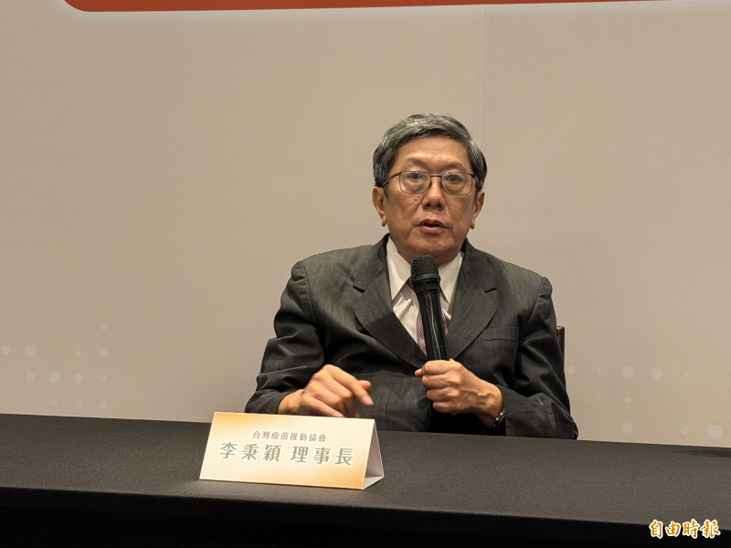 台灣疫苗推動協會理事長李秉穎表示,肺炎鏈球菌除可能引發肺炎外,也可能進一步造成菌血症、敗血症及腦膜炎等侵襲性肺炎鏈球菌感染症。(記者羅碧攝) 台灣疫苗推動協會理事長李秉穎表示,肺炎鏈球菌除可能引發肺炎外,也可能進一步造成菌血症、敗血症及腦膜炎等侵襲性肺炎鏈球菌感染症。(記者羅碧攝)