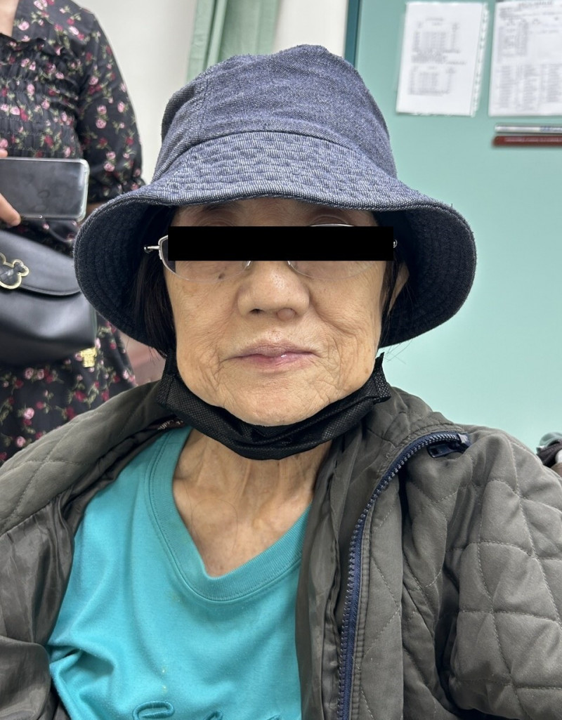 75歲婦中風右側幾癱 中西醫合治半年擺脫輪椅能拄杖走