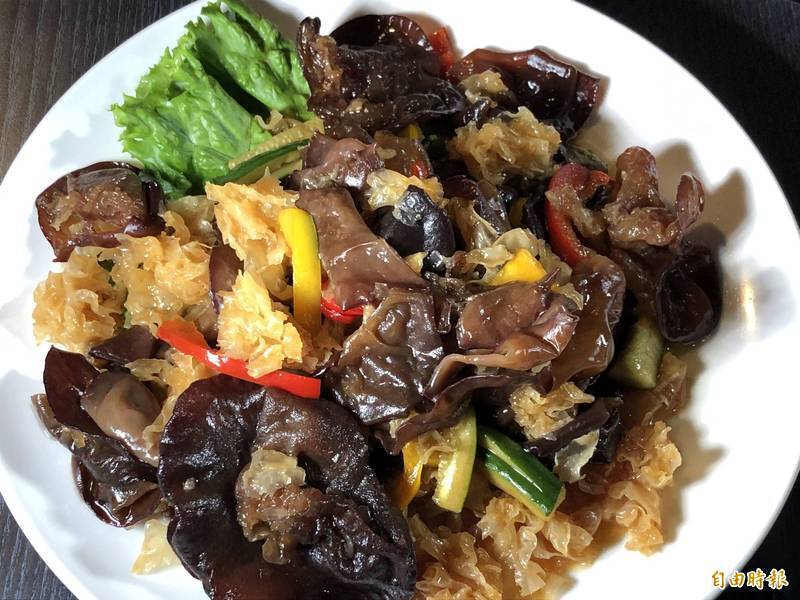 西園醫院婦產科醫師邱筱宸表示,黑木耳真正的優勢在高膳食纖維,而非補鐵效果。(資料照) 西園醫院婦產科醫師邱筱宸表示,黑木耳真正的優勢在高膳食纖維,而非補鐵效果。(資料照)