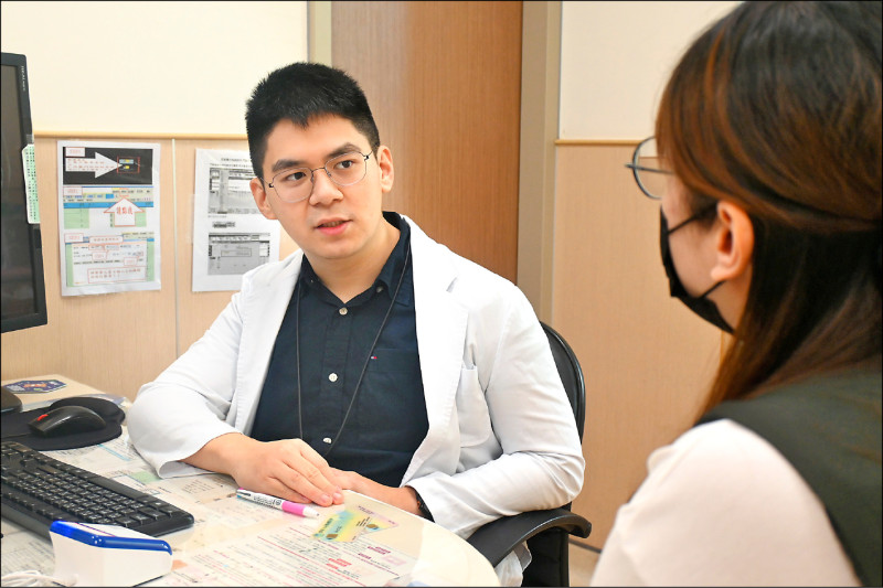 ▲蕭哲輝醫師指會忘東忘西未必是失智,及早接受專業醫療評估,才能釐清是正常老化、情緒因素造成的假性失智或是真正的失智症。(台南市立安南醫院提供) ▲蕭哲輝醫師指會忘東忘西未必是失智,及早接受專業醫療評估,才能釐清是正常老化、情緒因素造成的假性失智或是真正的失智症。(台南市立安南醫院提供)