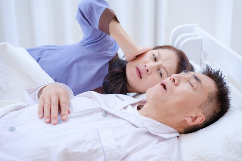 台北中山醫院腸胃科醫師吳文傑表示,睡眠呼吸中止症和胃食道逆流具有高共病率,提醒7族群最易同時擁有2種疾病,接受睡眠檢查與胃食道逆流評估,有助治本;情境照。(圖取自shutterstock) 台北中山醫院腸胃科醫師吳文傑表示,睡眠呼吸中止症和胃食道逆流具有高共病率,提醒7族群最易同時擁有2種疾病,接受睡眠檢查與胃食道逆流評估,有助治本;情境照。(圖取自shutterstock)