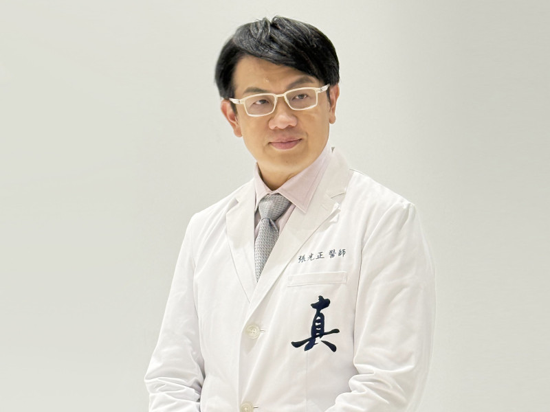 張光正醫師表示,越來越多熟齡男性開始重視外貌管理,但多半希望改善疲態、保留自然輪廓,而非追求明顯改變。(醫師提供) 張光正醫師表示,越來越多熟齡男性開始重視外貌管理,但多半希望改善疲態、保留自然輪廓,而非追求明顯改變。(醫師提供)