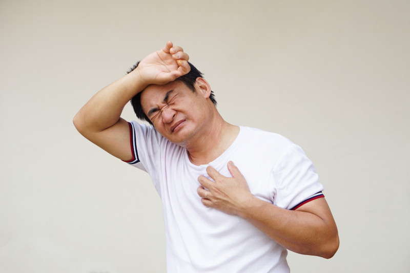 久坐又熬夜當心！   醫：年輕人血壓、血脂異常可能沒症狀