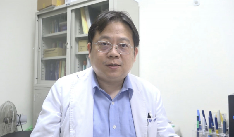彰化醫院腎臟內科醫師黃耀宣表示,若血鉀低於2 mmol/L,可能造成肌肉無力、心律不整,嚴重時甚至引發呼吸衰竭或心跳停止。(彰化醫院提供) 彰化醫院腎臟內科醫師黃耀宣表示,若血鉀低於2 mmol/L,可能造成肌肉無力、心律不整,嚴重時甚至引發呼吸衰竭或心跳停止。(彰化醫院提供)