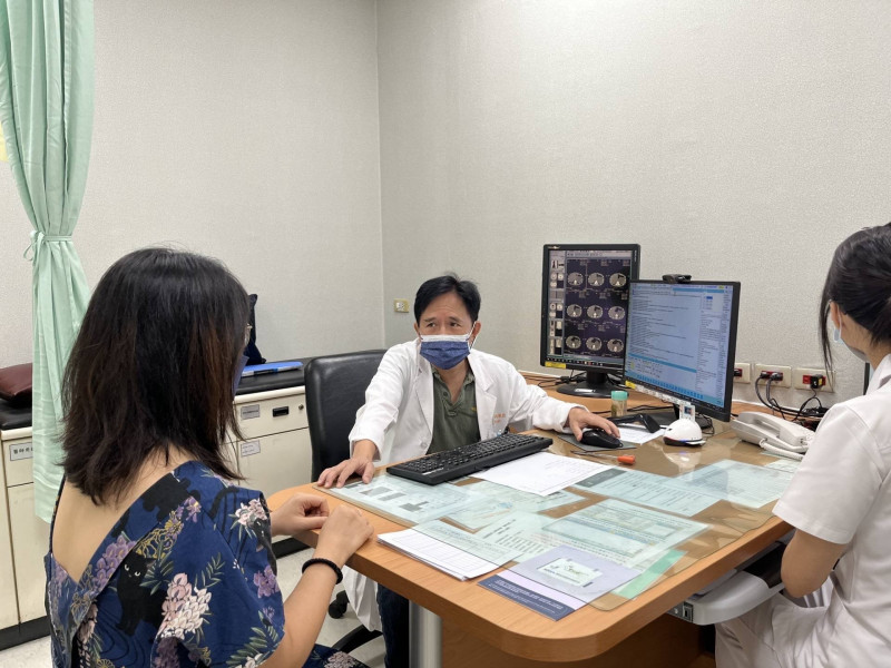 年輕女性反覆劇烈腹痛要當心!胃鏡、CT查不出病因 可能是「這罕病」