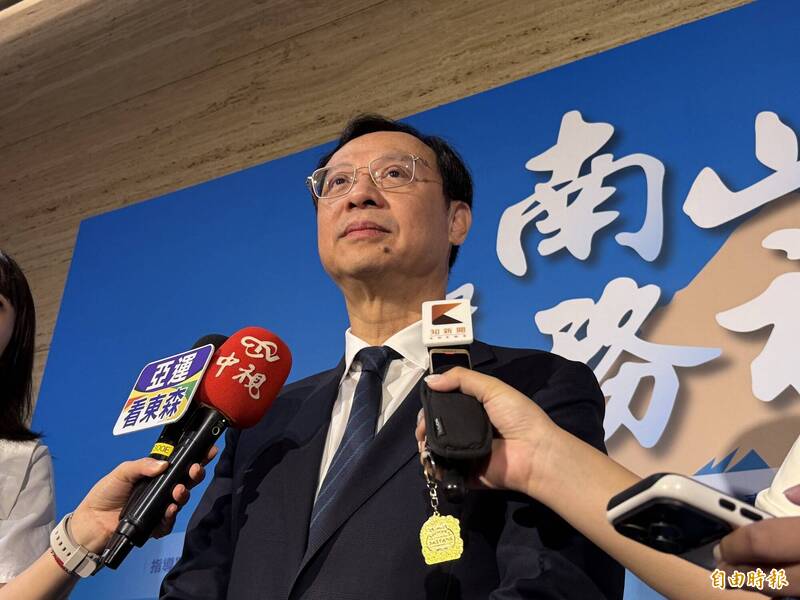 妙喻醫務社工如「桌頭」 石崇良:將爭取加薪