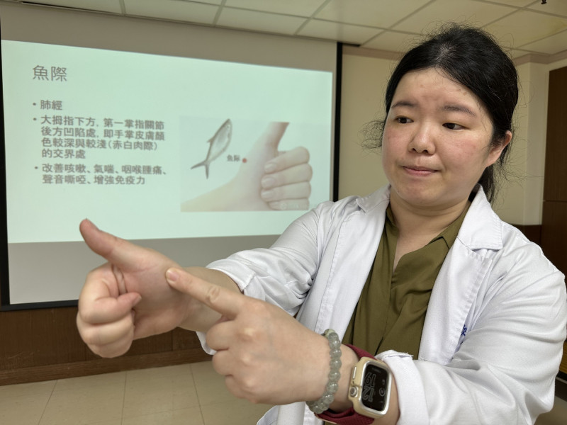 天熱狂嗑冷飲冰品小心「假熱真寒」 中醫籲掌握合適吃冰時機
