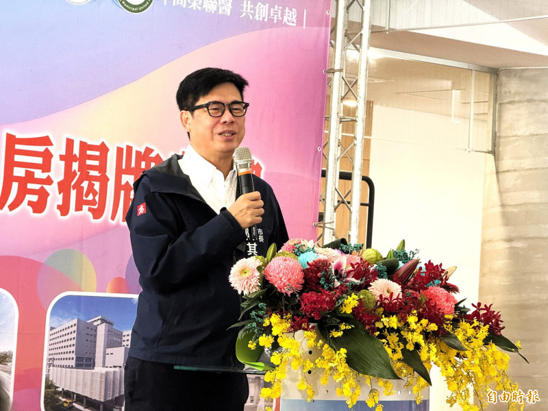 高雄市長陳其邁喊話醫護明年加薪,但要選對市長!(記者許麗娟攝) 高雄市長陳其邁喊話醫護明年加薪,但要選對市長!(記者許麗娟攝)