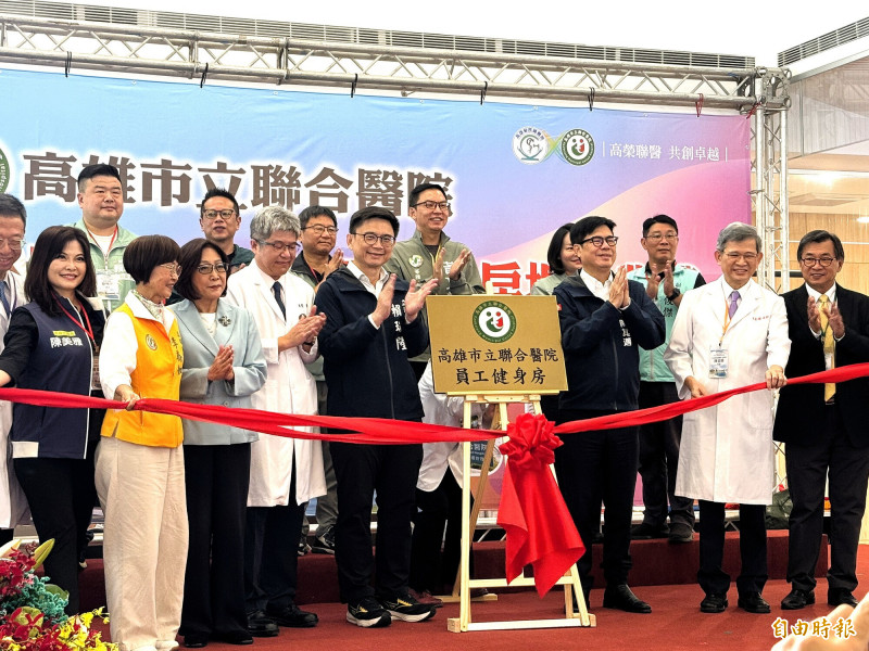 高市聯醫北側大廳今啟用,同時為員工健身房揭牌。(記者許麗娟攝) 高市聯醫北側大廳今啟用,同時為員工健身房揭牌。(記者許麗娟攝)