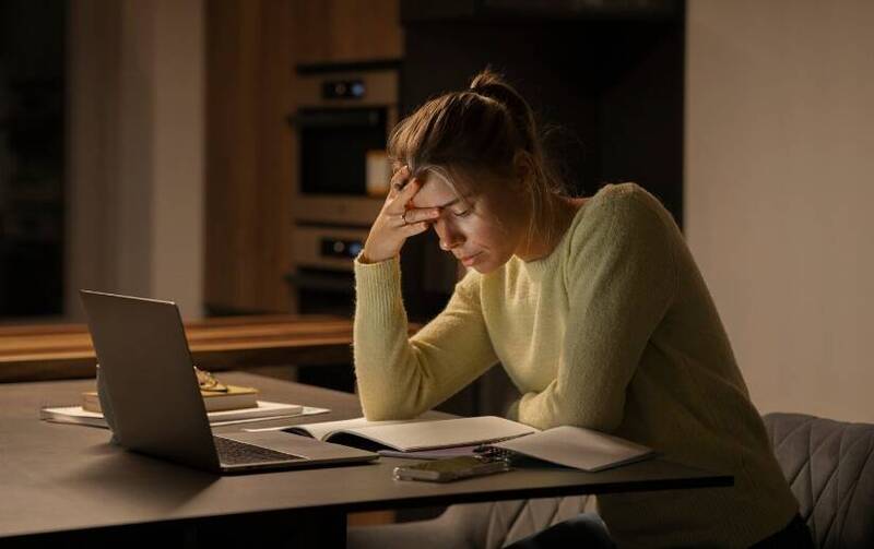 營養師科提斯表示,長期睡眠不足已被證實會降低肌肉蛋白質的合成,不過,即使只有一夜完全不睡,也會讓身體不容易留住肌肉;情境照。(圖取自freepik) 營養師科提斯表示,長期睡眠不足已被證實會降低肌肉蛋白質的合成,不過,即使只有一夜完全不睡,也會讓身體不容易留住肌肉;情境照。(圖取自freepik)