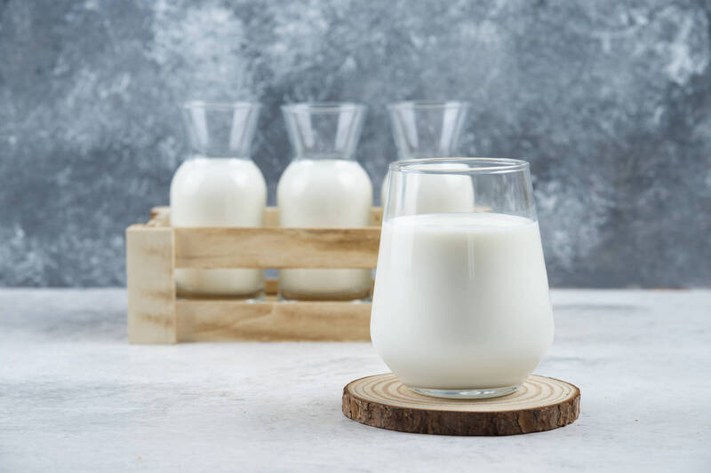 研究顯示:牛乳天然的乳脂外面,包覆著一層「乳脂球膜(MFGM)」可能改善女性的短期記憶。示意圖。(圖取自freepik) 研究顯示:牛乳天然的乳脂外面,包覆著一層「乳脂球膜(MFGM)」可能改善女性的短期記憶。示意圖。(圖取自freepik)