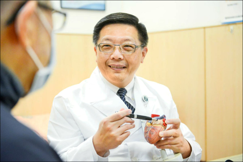 9旬翁瓣膜逆流引發心衰竭 全內視鏡手術搶命