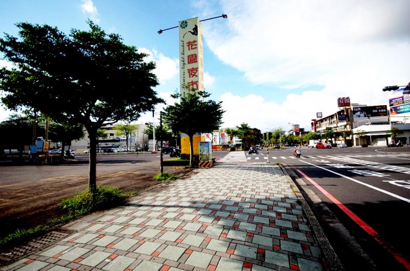 花園夜市為台南市區知名觀光消費景點，帶動商圈繁榮，也讓文賢生活圈的消費機能更充裕。