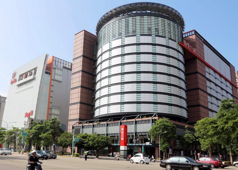 台中市106年公告土地現值的地王仍為台灣大道上的新光三越百貨。(本報資料照)