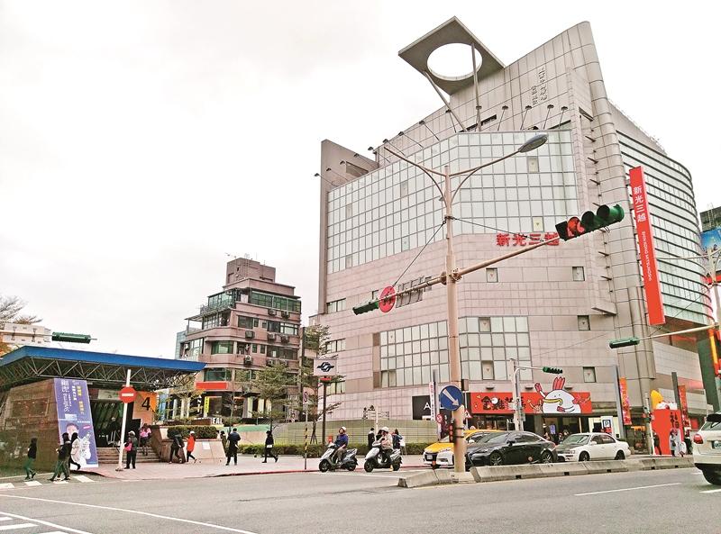 台北圓環至捷運中山站和新光三越商圈不遠，生活機能佳。
