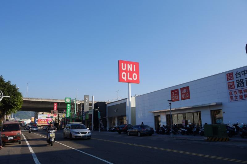 中山路商圈隨著大型連鎖店陸續進駐，區域人口也跟著快速成長。