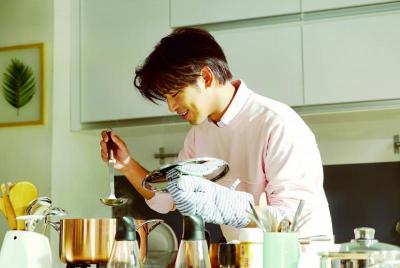 HOLA邀陳柏霖代言 母親節與媽咪共享早餐時光