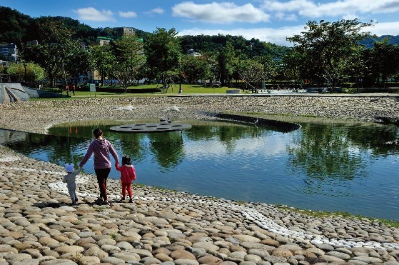 北屯區新都生態公園是近年相當熱門的休閒景點。(業者提供)