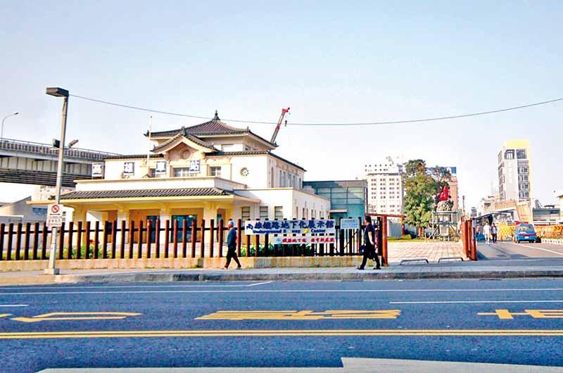 高雄新火車站商圈改造，定位複合轉運商業中心，結合鐵路地下化建設，可望再造商圈新活力，帶動房市穩定成長。