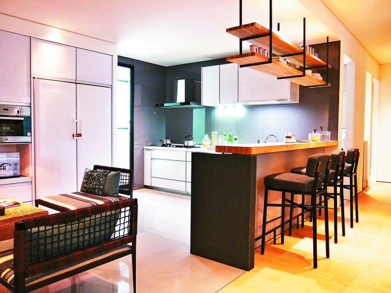 廚房配備進口建材，旁邊可設計餐桌吧檯。
