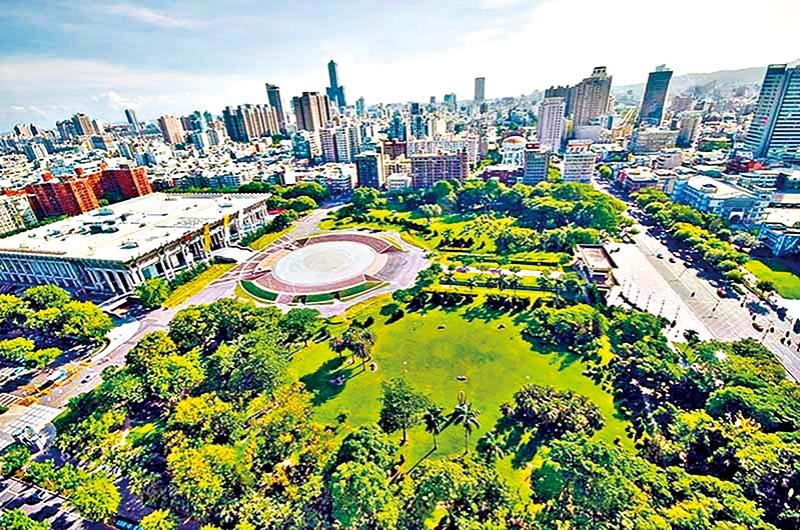 高市文化中心生活圈連結大統百貨和平店商圈與五福商圈發展，提供充裕消費購物機能，加上捷運設站與優質學區，該區景觀豪宅大樓，成為多金換屋客置產重要目標。