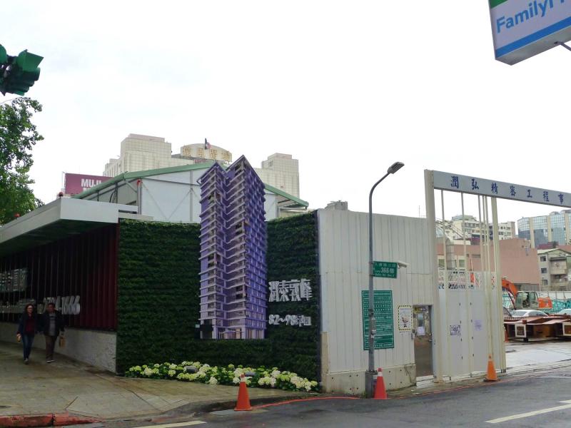 近年全台建築物開工情形在2016年降至最低點，2017年呈現回升趨勢。