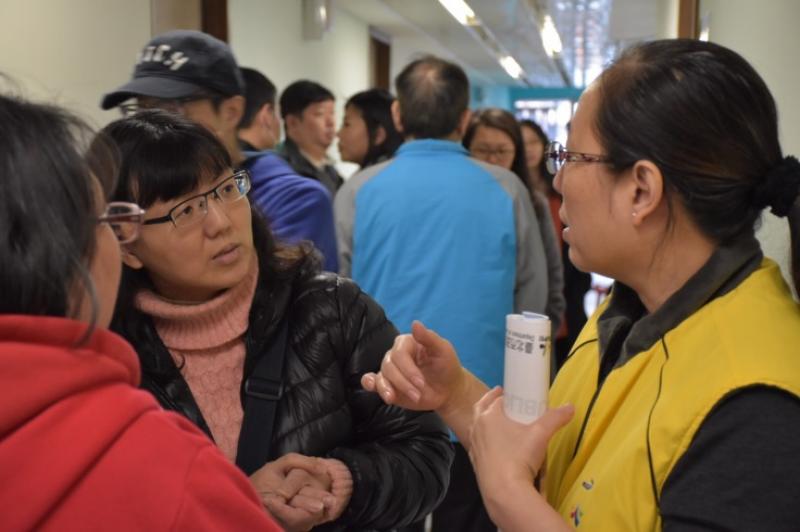 台北市健康公共住宅開放民眾現場看屋，吸引大批人潮參觀。(都發局提供)