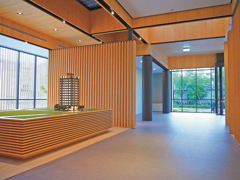 「創活新天地」接待中心寬敞舒適，現場展示「悠樂市」模型。