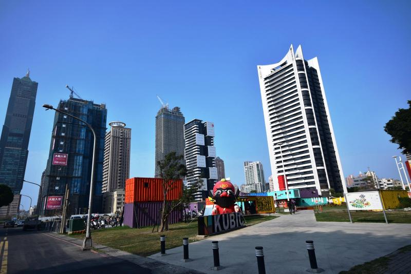 看好今年南部房市可望回溫成長，包括採預售、成屋推案模式，從首購到豪宅大樓，重量級建商與品牌業者大舉進場推案，規模將上看2千億元。