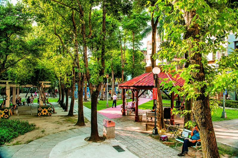 生活圈內有許多公園綠地規劃，圖為慈祐公園。